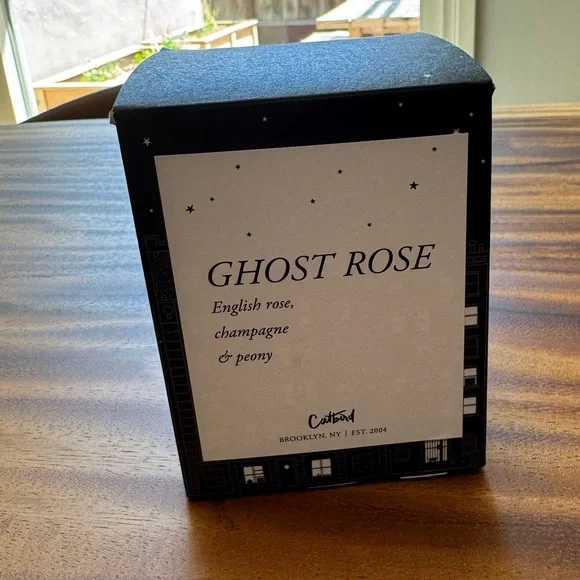 Catbird ghost rose candle - Picture 4 of 11